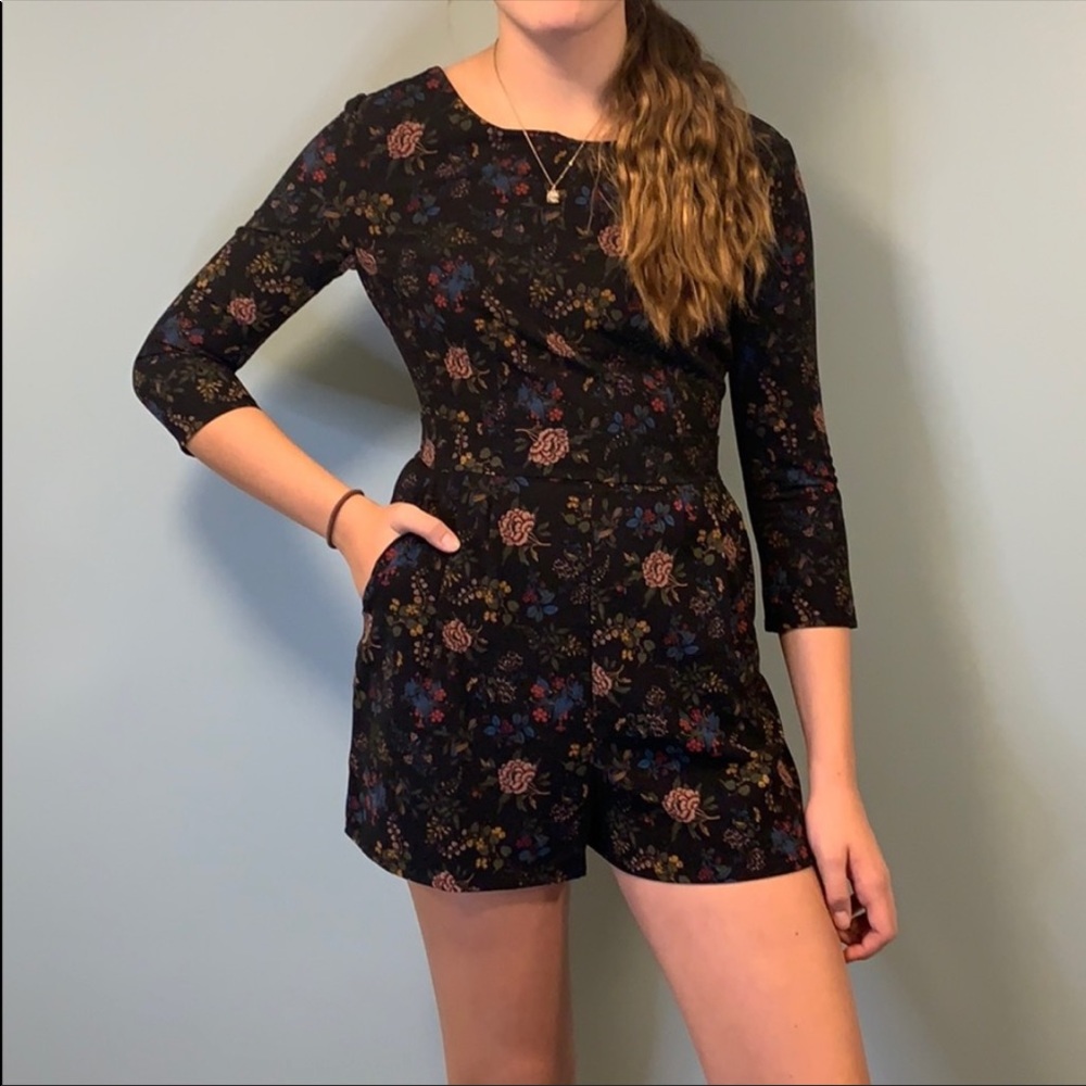 Forever 21 Romper! floral long sleeve & shorts romper size small!